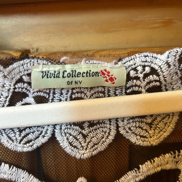 Vivid Collection Top Sheer Crochet/Embroidery Black and White Women's Size Large - Picture 6 of 6